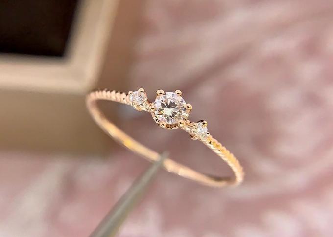 Claw Setting 14k Gold Diamond Ring , 0.1 Ct Diamond Ring For Gift 0