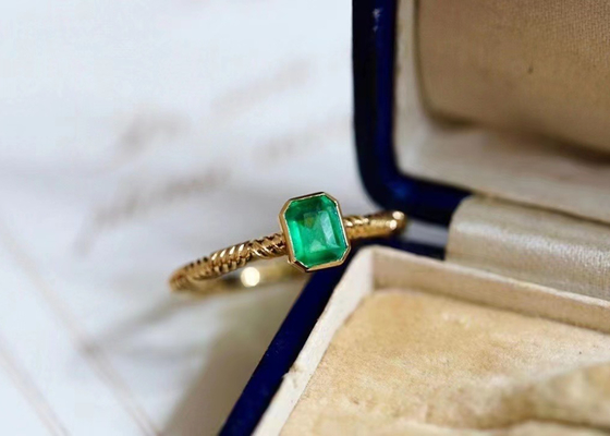 0.51ct Natural Green Emerald Ring , 18K Gold Diamond Ring for Wedding