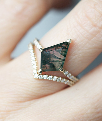 Moss Agate Modern Prism Shape Engagement Ring Set For Women In Gold