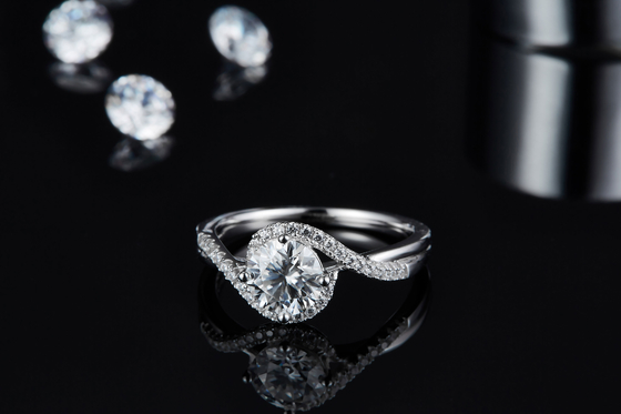 Simple Arrival S925 Bright Setting Women Infinity Round Cut Moissanite Ribbon Twist Wedding Engagement Ring