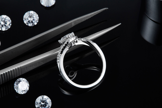 Simple Arrival S925 Bright Setting Women Infinity Round Cut Moissanite Ribbon Twist Wedding Engagement Ring