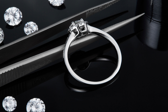 Main Stone Round Pattern Cut 9k Moissanite 925 Silver Women Ring