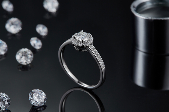 Main Stone Round Pattern Cut 9k Moissanite 925 Silver Women Ring