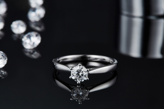 Minimalist Wedding Jewelry 9K Silver Ring Round Cut White Moissanite CZ