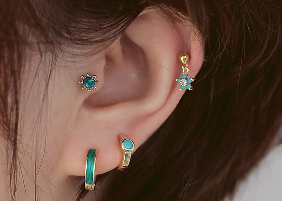 0.126ct 14k Gold Diamond Cartilage Earrings , 14pcs Piercing helix earrings OEM