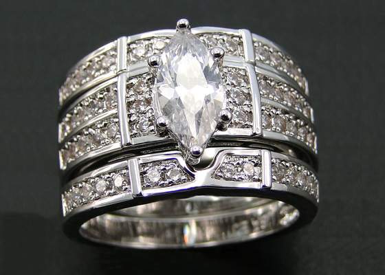 10K 14K Gold Engagement Wedding Ring , 0.68ct 56pcs Natural Diamond ring ODM