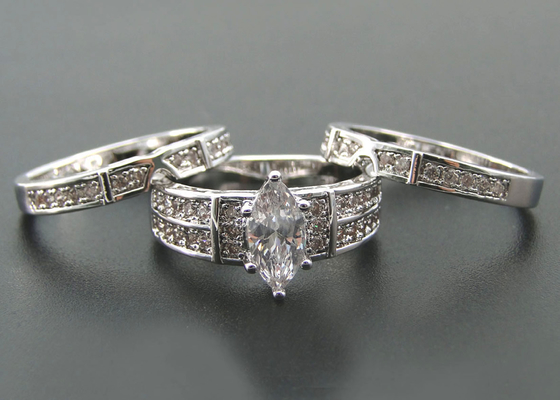 10K 14K Gold Engagement Wedding Ring , 0.68ct 56pcs Natural Diamond ring ODM