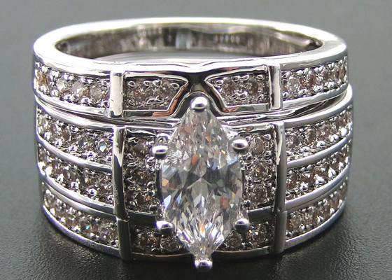 10K 14K Gold Engagement Wedding Ring , 0.68ct 56pcs Natural Diamond ring ODM
