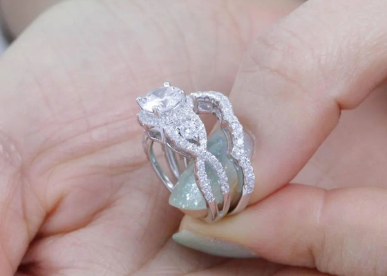 OEM ODM Natural Diamond Wedding Rings , Halo Style Promise Rings 6.5mm Dimension