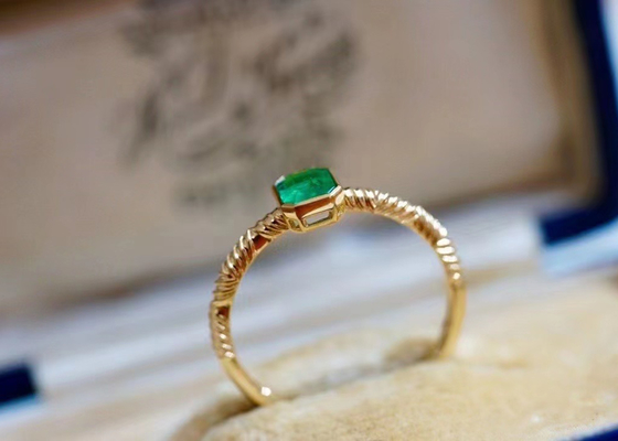 0.51ct Natural Green Emerald Ring , 18K Gold Diamond Ring for Wedding