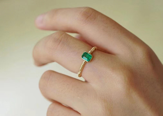 0.51ct Natural Green Emerald Ring , 18K Gold Diamond Ring for Wedding