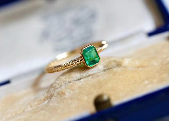0.51ct Natural Green Emerald Ring , 18K Gold Diamond Ring for Wedding