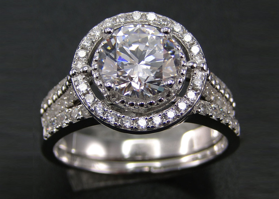 1.25 Ct Round Halo Wedding Ring Sets OEM for Engagement Prong Setting Type