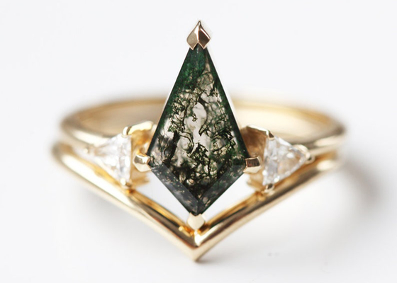 Triangle Natural Moss Agate Engagement Ring , 9k Gold Ring With Diamonds OEM ODM