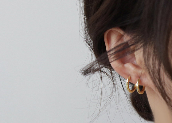 OEM small gold hoop earrings , Geometric Huggie Earrings 10mm Diameter