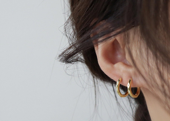 OEM small gold hoop earrings , Geometric Huggie Earrings 10mm Diameter