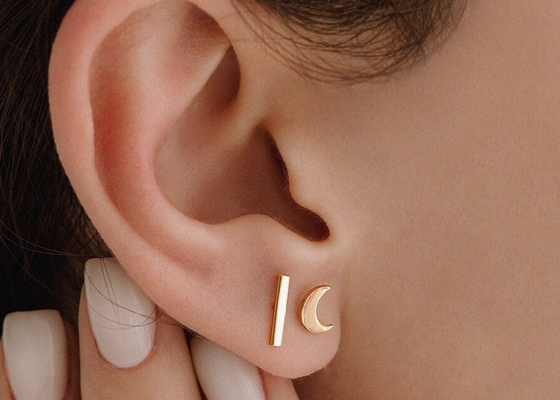Crescent Shape 9K Gold Earrings 6MM Dimension ODM For Party Gift