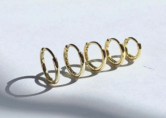 6mm 12mm 9k Gold Huggie Earrings , 10mm Dainty Huggie Hoop Earrings OEM