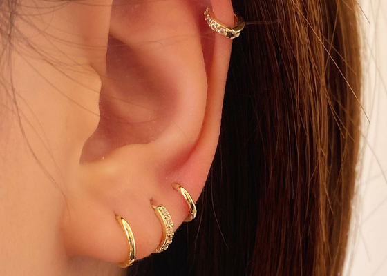 6mm 12mm 9k Gold Huggie Earrings , 10mm Dainty Huggie Hoop Earrings OEM