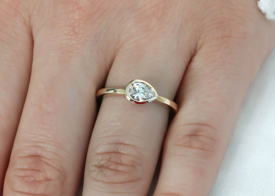 0.77ct Yellow Gold Wedding Ring , ODM Bezel Set Engagement Ring for Lady